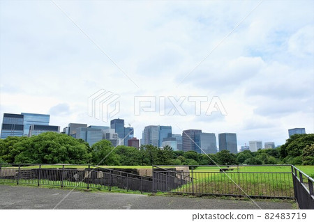 Edo Castle Ruins: View from the castle tower 82483719