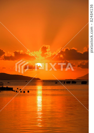Evening scenery of Kujuku Island 82484136