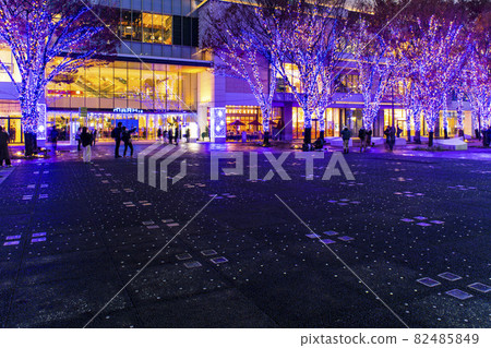 Illuminations and Noctiluca that brightly illuminate Grand Mall Park 82485849