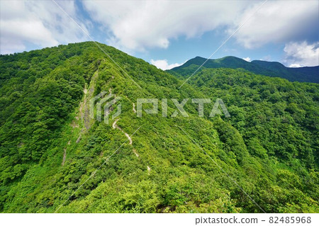 從Awagadake 6th站到山脊線的山路 從Awagadake 6th站到山脊線的山路 82485968