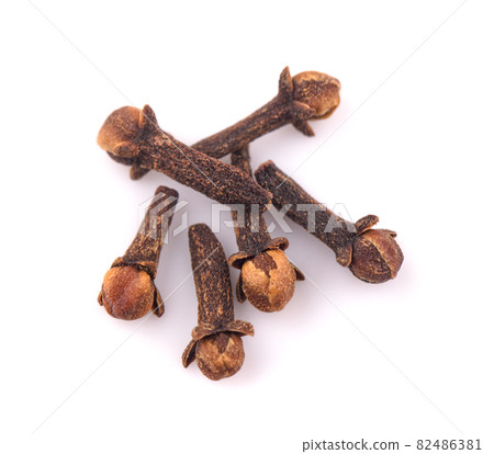 Dried cloves on white background 82486381