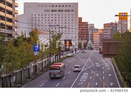 黃昏的萬台橋通 82486430