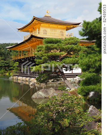 更換茅草屋頂後的中秋金閣寺 更換茅草屋頂後的中秋金閣寺 82489553