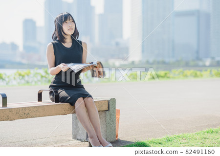 Holiday college student 82491160