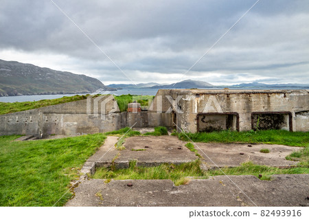 The ruins of Lenan Head fort at the north coast of County Donegal, Ireland. 82493916