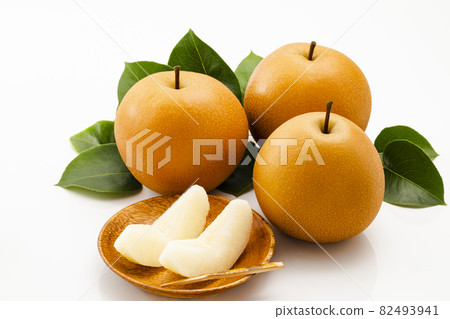 Pear with leaves on a white background 82493941