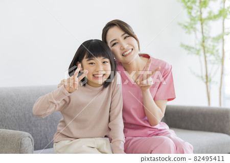 女孩和醫生 82495411