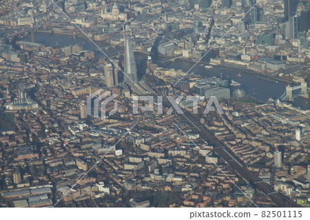From aerial and flight flights in central London, England 82501115