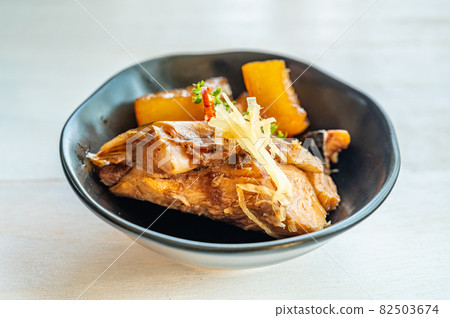 黃尾鰤白蘿蔔 黃尾鰤白蘿蔔 82503674