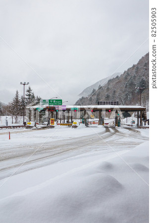 Hirayu Toll Gate (winter) 82505903
