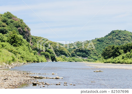 雄偉的山脈和河流 雄偉的山脈和河流 82507696