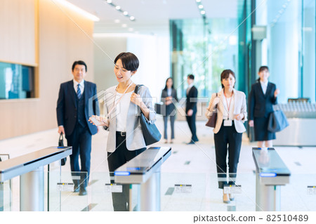 Business office commuting businessman shooting cooperation "LINK FOREST" 82510489