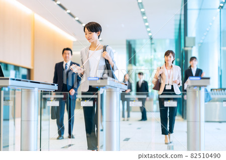 Business office commuting businessman shooting cooperation "LINK FOREST" 82510490