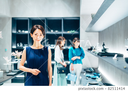 女性購物:拍照合作:g GIFT AND LIFESTYLE 女性購物:拍照合作:g GIFT AND LIFESTYLE 82511414