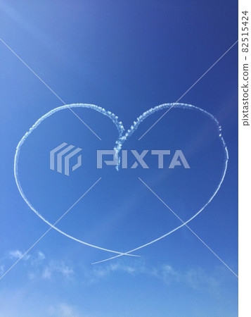 在天空中繪製的心 82515424
