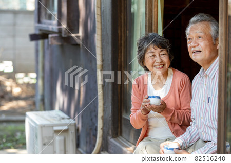 住在鄉下的老夫婦 住在鄉下的老夫婦 82516240