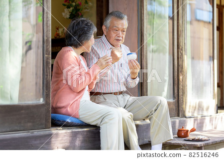 Senior couple living in the country Senior couple living in the country 82516246