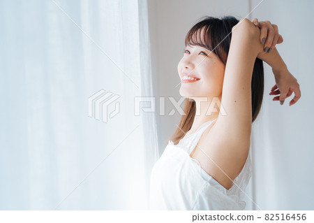 Woman beauty morning 82516456