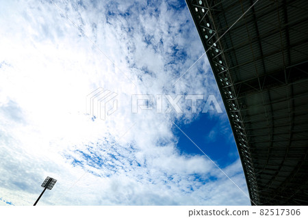 盛夏從體育場仰望的天空 盛夏從體育場仰望的天空 82517306