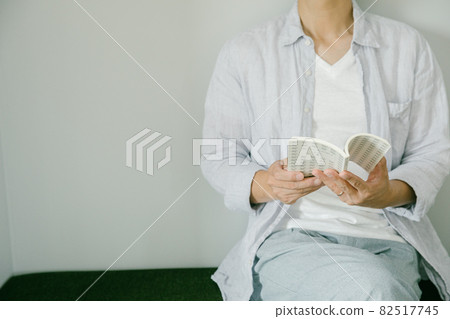 一個看書的人 82517745