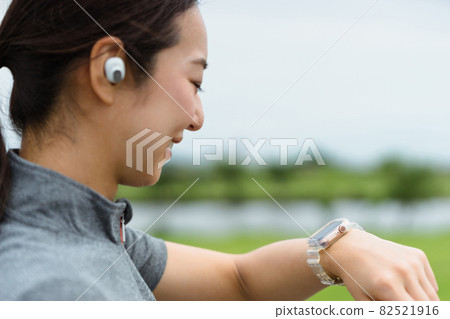 Women who run Women who run 82521916