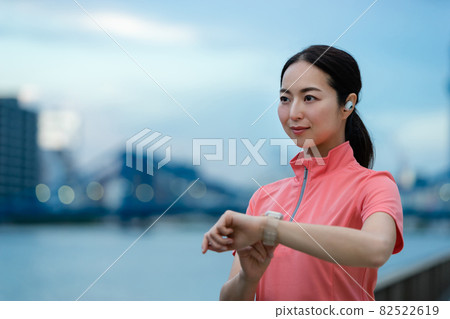 A woman training in the evening after work A woman training in the evening after work 82522619