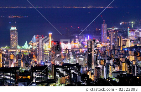 Glittering night view of Kobe 82522898
