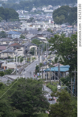 Townscape seen from a distance 82523180