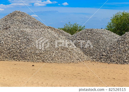Piles of gravel for road construction 82526515