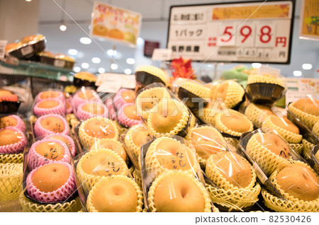 [Osaka] September ・ Shopping scene at a supermarket 82530426