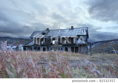 Abandoned wooden house in the village of Teriberka, Russia Abandoned wooden house in the village of Teriberka, Russia 82532357