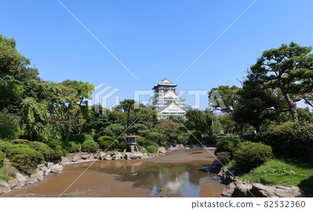 日本城堡的風景:從日本花園看到的大阪城天守閣 日本城堡的風景:從日本花園看到的大阪城天守閣 82532360