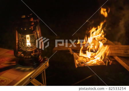 Bonfire and oil lamp 82533254