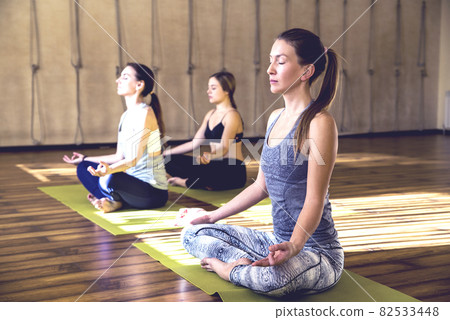 Tibetan singing bowls in sound therapy in spa center 82533448
