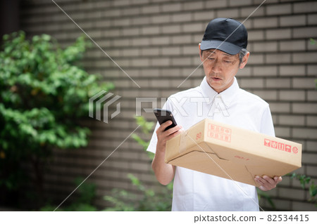 送貨、配送、中年男性 82534415