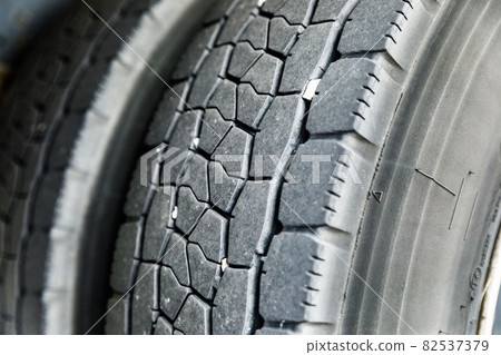 Truck wheels studless tire wheels 82537379