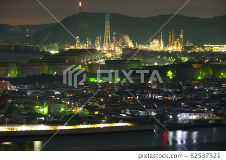 [和歌山縣] 9 月， TonenGeneral Sekiyu 和歌山工廠的夜景 82537521