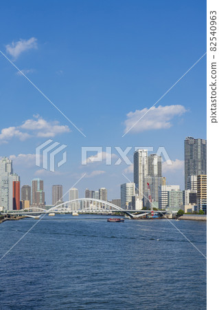 [東京] 隅田川河口和東京港的Cityscape Waterside風景 82540963
