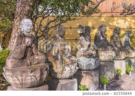 [東京堀切] 隅田川七福神多文寺立在隅田區登記的文化財產六地藏座像。 82550844