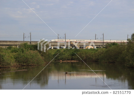 即將退休的上越新幹線 E4 系列 Max 穿越新潟縣 82551770