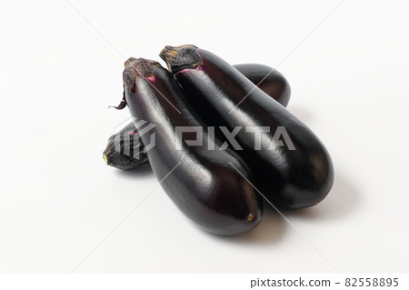 茄子白色背景 茄子白色背景 82558895