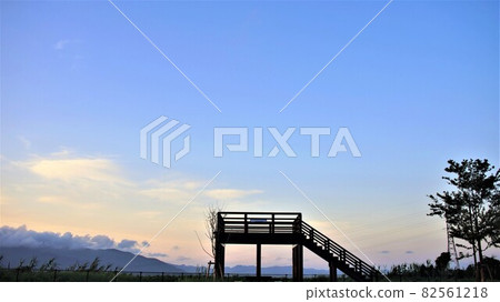 初秋的藍天和天文台。 82561218