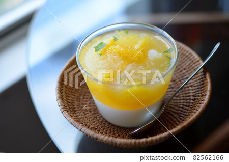 Citrus jelly panna cotta 82562166
