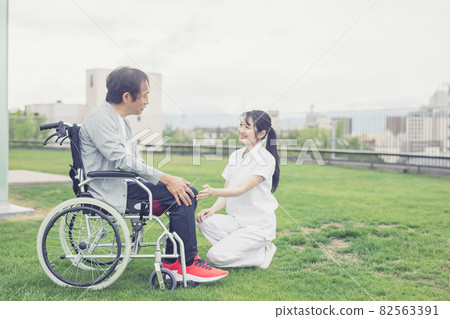 康復患者和醫務人員 康復患者和醫務人員 82563391