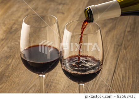 紅葡萄酒博若萊新酒 82568433