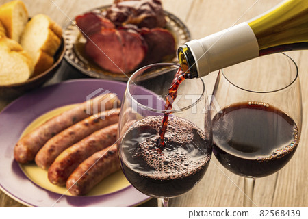 紅葡萄酒博若萊新酒 82568439