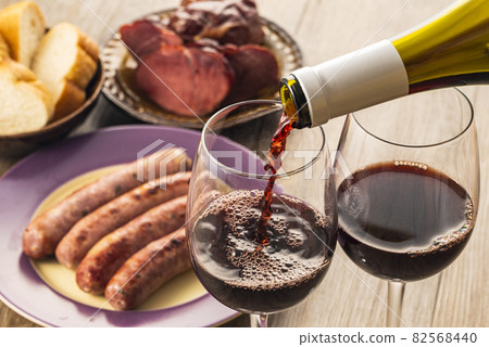 紅葡萄酒博若萊新酒 82568440