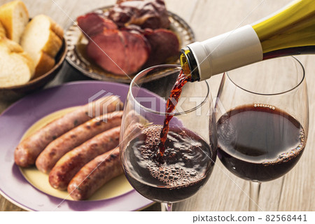 紅葡萄酒博若萊新酒 82568441