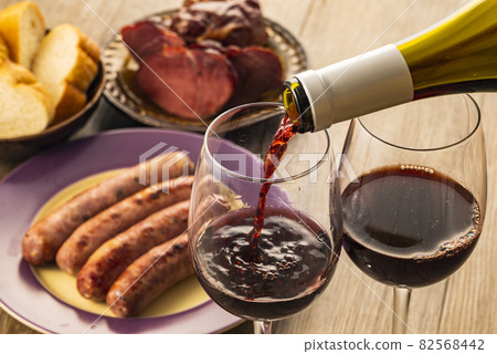 紅葡萄酒博若萊新酒 82568442