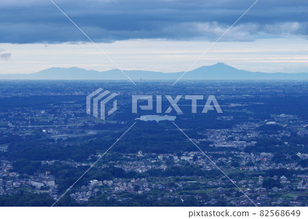 View of Mt. Tsukuba from the observation deck of Nakahira Ryokuchi Park [Yorii Town, Saitama Prefecture] 82568649